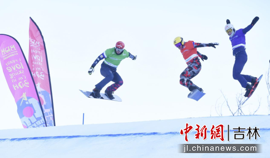 2024-2025賽季國(guó)際雪聯(lián)單板滑雪障礙追逐世界杯北大湖站現(xiàn)場(chǎng) (資料圖)石洪宇/攝 2024-2025賽季國(guó)際雪聯(lián)單板滑雪障礙追逐世界杯北大湖站現(xiàn)場(chǎng) (資料圖)石洪宇/攝