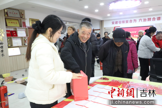 ���񅢼ӻ�ӬF(xi��n)���� ��ʯ��ί������/���D