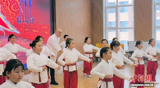 �����݆Tʷ����(qu��n)���ڽoС�W(xu��)�������n����ʯ���� �z