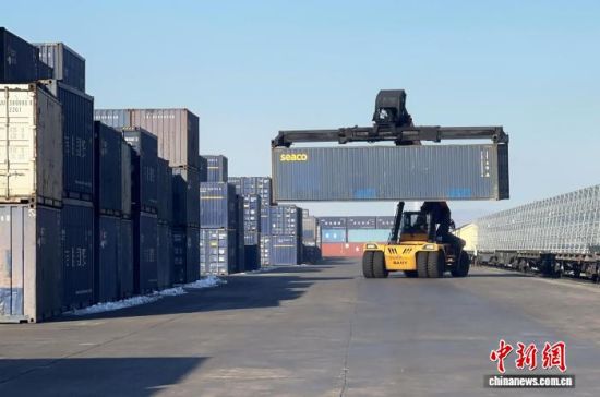 12��11�գ����֬q���������ˆT�ڬq���F·�ڰ��M(j��n)�м��b����b�������� �z