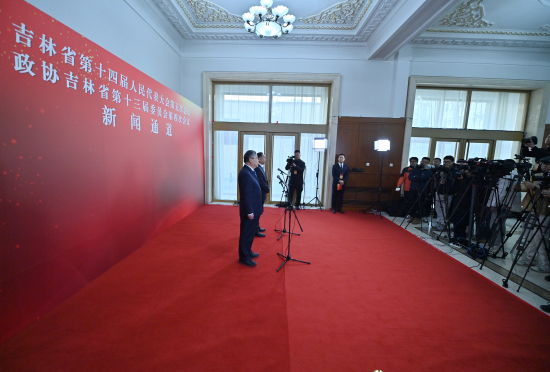 1��26�գ������f(xi��)����ʡ��ʮ����ί�T�����ĴΕ��hί�Tͨ���������۝�(��һ)�ش�ӛ���ᆖ�� ���� �z