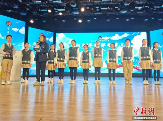 ͬ�W(xu��)������Ʒ����ٛ�o�W(xu��)У��ԓУ��У�L�ڄP��ͬ�W(xu��)�����Z���T���� �z